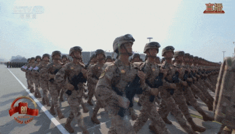 阅兵出现重大失误?导弹挂反、字打错,央视曝真相,涉及82名英烈