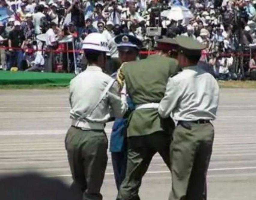 阅兵出现重大失误?导弹挂反、字打错,央视曝真相,涉及82名英烈